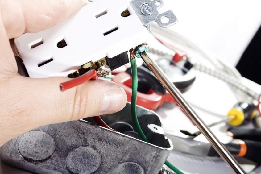Fixing an outlet